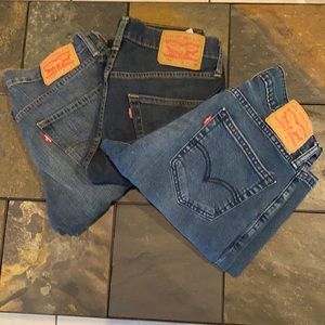 3 pairs of medium wash men’s Levi’s 30x32